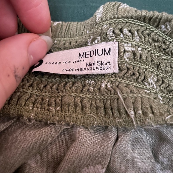 SO Olive Floral Smocked Mini Skirt - Picture 4 of 5